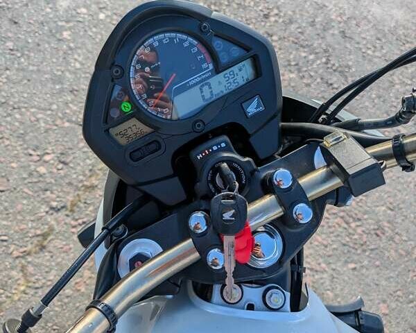Білий Хонда CB 600F Hornet, об'ємом двигуна 0.6 л та пробігом 35 тис. км за 5799 $, фото 8 на Automoto.ua