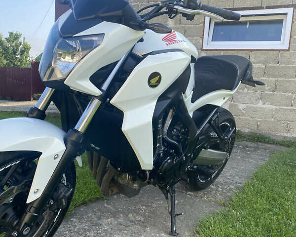 Білий Хонда CB 600F Hornet, об'ємом двигуна 0 л та пробігом 26 тис. км за 3100 $, фото 1 на Automoto.ua