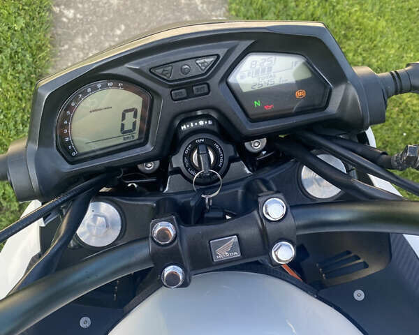 Білий Хонда CB 600F Hornet, об'ємом двигуна 0 л та пробігом 26 тис. км за 3100 $, фото 2 на Automoto.ua