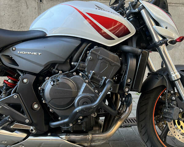 Белый Хонда CB 600F Hornet, объемом двигателя 0.6 л и пробегом 33 тыс. км за 5800 $, фото 4 на Automoto.ua