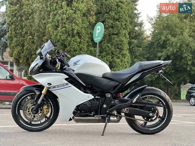 Білий Хонда CB 600F Hornet, об'ємом двигуна 0 л та пробігом 20 тис. км за 6200 $, фото 5 на Automoto.ua