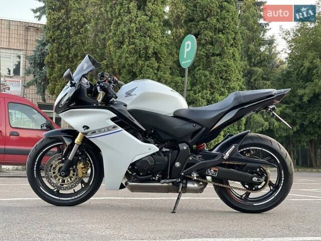 Білий Хонда CB 600F Hornet, об'ємом двигуна 0 л та пробігом 20 тис. км за 6200 $, фото 4 на Automoto.ua