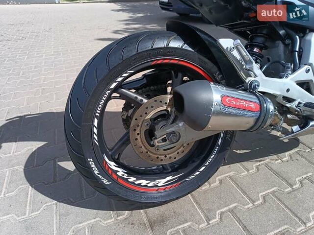 Черный Хонда CB 600F Hornet, объемом двигателя 0.6 л и пробегом 62 тыс. км за 5400 $, фото 11 на Automoto.ua