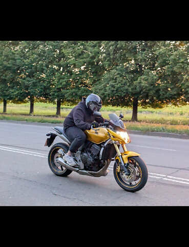 Желтый Хонда CB 600F Hornet, объемом двигателя 0.6 л и пробегом 39 тыс. км за 6000 $, фото 8 на Automoto.ua
