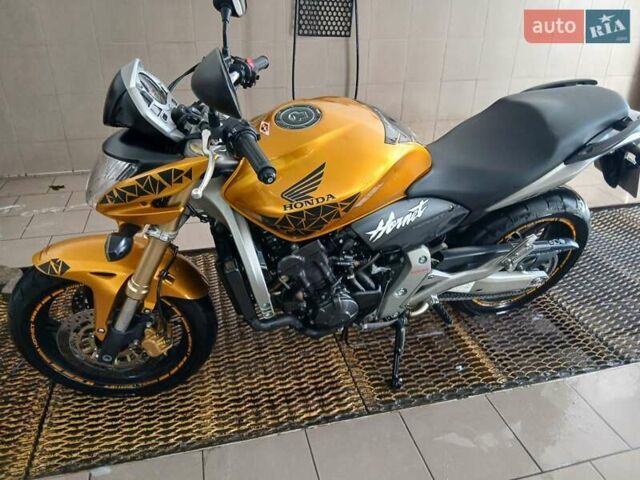 Желтый Хонда CB 600F Hornet, объемом двигателя 0.6 л и пробегом 17 тыс. км за 6000 $, фото 5 на Automoto.ua