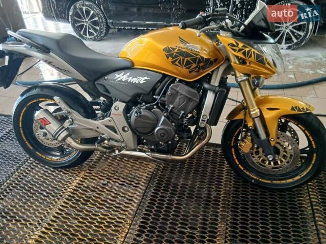 Желтый Хонда CB 600F Hornet, объемом двигателя 0.6 л и пробегом 17 тыс. км за 6000 $, фото 7 на Automoto.ua