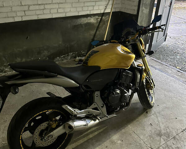 Желтый Хонда CB 600F Hornet, объемом двигателя 0.6 л и пробегом 39 тыс. км за 6000 $, фото 4 на Automoto.ua