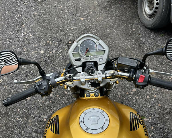 Желтый Хонда CB 600F Hornet, объемом двигателя 0.6 л и пробегом 36 тыс. км за 6500 $, фото 7 на Automoto.ua