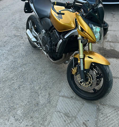 Желтый Хонда CB 600F Hornet, объемом двигателя 0.6 л и пробегом 39 тыс. км за 6000 $, фото 6 на Automoto.ua