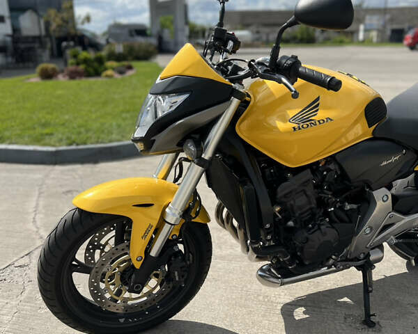 Желтый Хонда CB 600F Hornet, объемом двигателя 0.6 л и пробегом 18 тыс. км за 7000 $, фото 4 на Automoto.ua