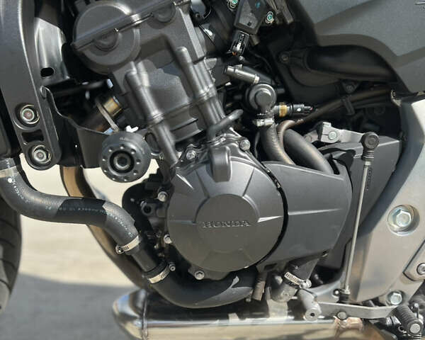 Желтый Хонда CB 600F Hornet, объемом двигателя 0.6 л и пробегом 18 тыс. км за 7000 $, фото 14 на Automoto.ua