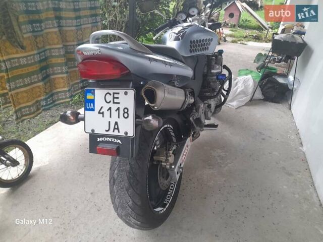 Серый Хонда CB 600F Hornet, объемом двигателя 0.6 л и пробегом 30 тыс. км за 3600 $, фото 1 на Automoto.ua