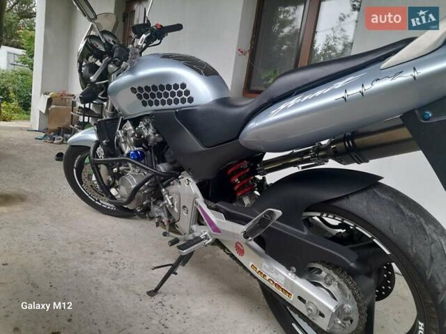 Серый Хонда CB 600F Hornet, объемом двигателя 0.6 л и пробегом 30 тыс. км за 3700 $, фото 4 на Automoto.ua