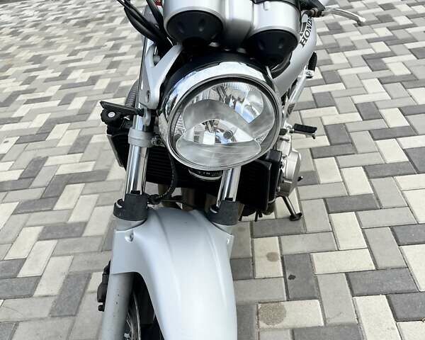 Серый Хонда CB 600F Hornet, объемом двигателя 0.6 л и пробегом 58 тыс. км за 4200 $, фото 5 на Automoto.ua