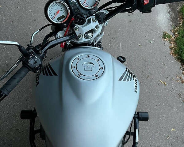Сірий Хонда CB 600F Hornet, об'ємом двигуна 0.6 л та пробігом 45 тис. км за 4100 $, фото 7 на Automoto.ua