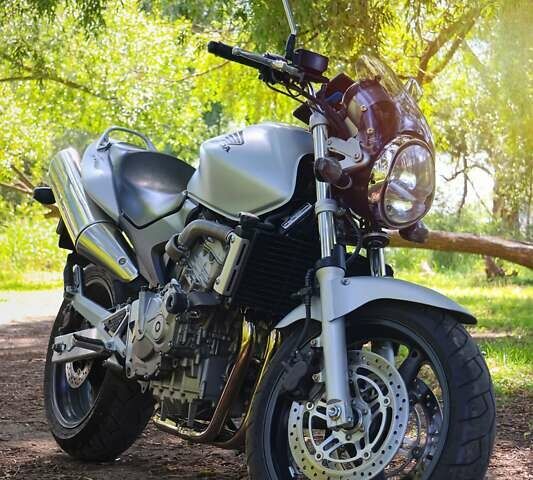 Серый Хонда CB 600F Hornet, объемом двигателя 0.6 л и пробегом 43 тыс. км за 4700 $, фото 4 на Automoto.ua