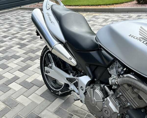 Серый Хонда CB 600F Hornet, объемом двигателя 0.6 л и пробегом 58 тыс. км за 4200 $, фото 4 на Automoto.ua