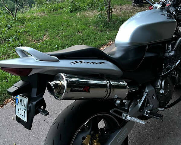 Сірий Хонда CB 600F Hornet, об'ємом двигуна 0.6 л та пробігом 45 тис. км за 4100 $, фото 3 на Automoto.ua
