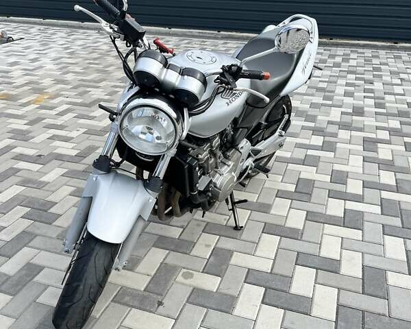 Серый Хонда CB 600F Hornet, объемом двигателя 0.6 л и пробегом 58 тыс. км за 4200 $, фото 3 на Automoto.ua