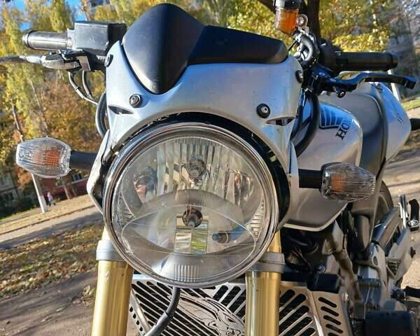 Серый Хонда CB 600F Hornet, объемом двигателя 0.6 л и пробегом 73 тыс. км за 3000 $, фото 30 на Automoto.ua