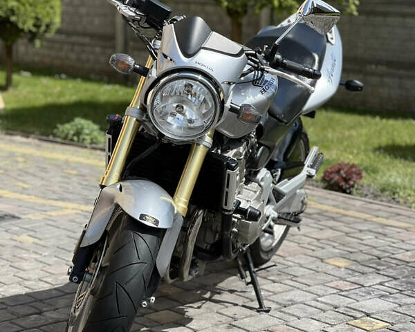 Серый Хонда CB 600F Hornet, объемом двигателя 0.6 л и пробегом 24 тыс. км за 4999 $, фото 6 на Automoto.ua