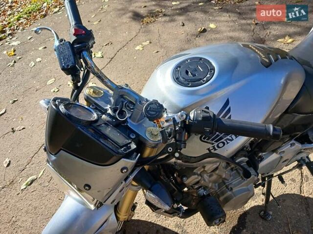 Серый Хонда CB 600F Hornet, объемом двигателя 0.6 л и пробегом 73 тыс. км за 3000 $, фото 7 на Automoto.ua