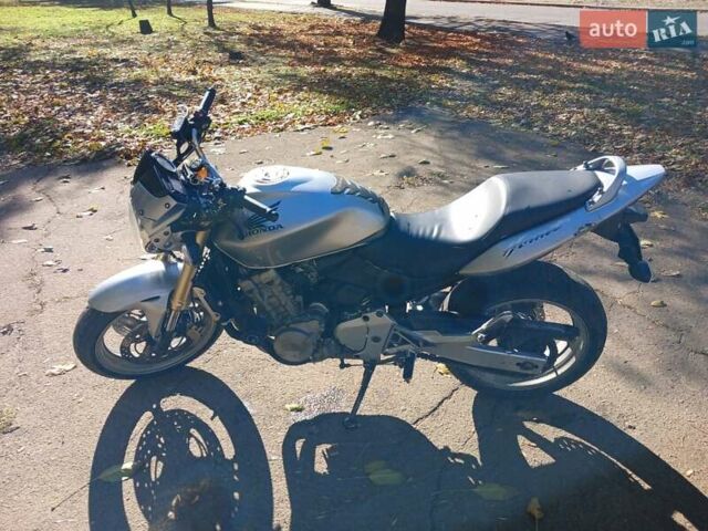 Серый Хонда CB 600F Hornet, объемом двигателя 0.6 л и пробегом 73 тыс. км за 3000 $, фото 20 на Automoto.ua