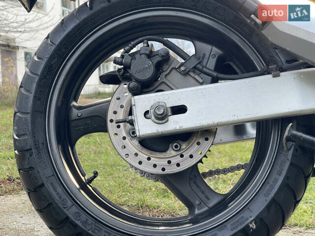 Серый Хонда CB 600F Hornet, объемом двигателя 0.6 л и пробегом 39 тыс. км за 3900 $, фото 18 на Automoto.ua