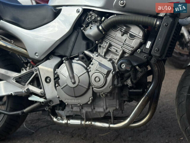 Серый Хонда CB 600F Hornet, объемом двигателя 0.6 л и пробегом 44 тыс. км за 3700 $, фото 2 на Automoto.ua