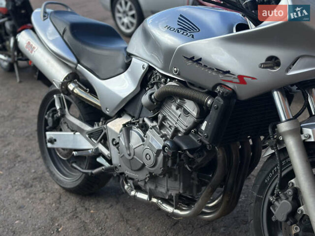 Серый Хонда CB 600F Hornet, объемом двигателя 0.6 л и пробегом 44 тыс. км за 3700 $, фото 1 на Automoto.ua