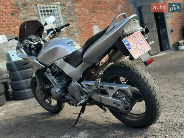 Серый Хонда CB 600F Hornet, объемом двигателя 0.6 л и пробегом 44 тыс. км за 3700 $, фото 8 на Automoto.ua