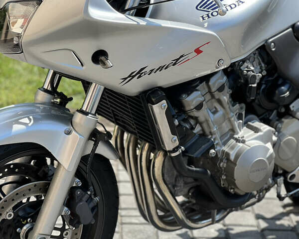 Серый Хонда CB 600F Hornet, объемом двигателя 0.6 л и пробегом 21 тыс. км за 4200 $, фото 4 на Automoto.ua