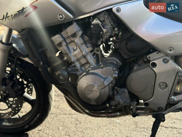 Серый Хонда CB 600F Hornet, объемом двигателя 0.6 л и пробегом 44 тыс. км за 3700 $, фото 13 на Automoto.ua
