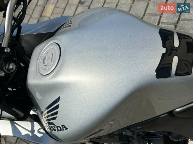 Серый Хонда CB 600F Hornet, объемом двигателя 0.6 л и пробегом 21 тыс. км за 4200 $, фото 18 на Automoto.ua