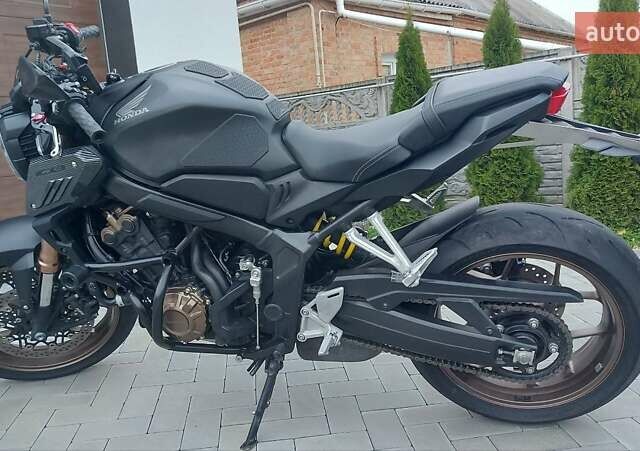 Черный Хонда CB 650R, объемом двигателя 0.65 л и пробегом 16 тыс. км за 8200 $, фото 13 на Automoto.ua