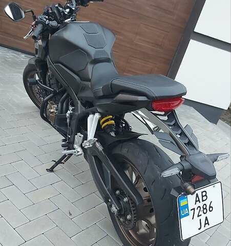 Черный Хонда CB 650R, объемом двигателя 0.65 л и пробегом 16 тыс. км за 8200 $, фото 4 на Automoto.ua