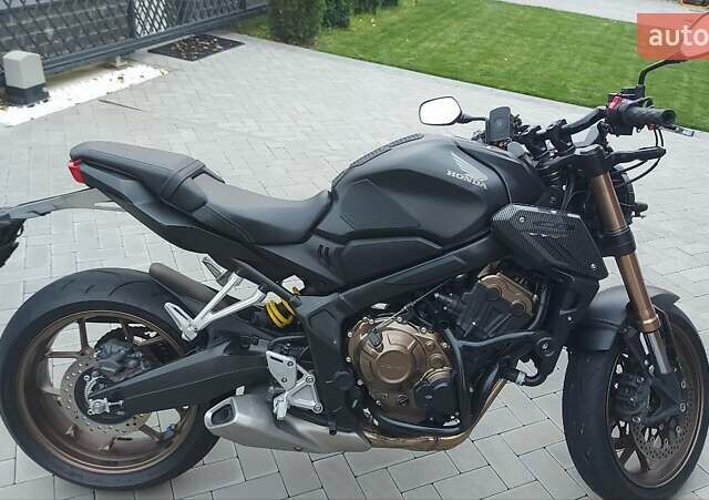 Черный Хонда CB 650R, объемом двигателя 0.65 л и пробегом 16 тыс. км за 8200 $, фото 11 на Automoto.ua