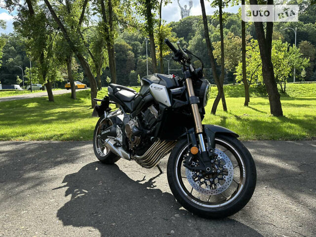 Черный Хонда CB 650R, объемом двигателя 0.65 л и пробегом 2 тыс. км за 10000 $, фото 3 на Automoto.ua