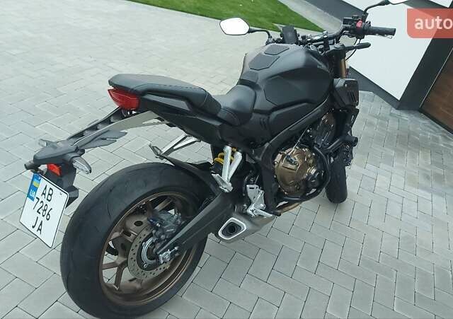 Черный Хонда CB 650R, объемом двигателя 0.65 л и пробегом 16 тыс. км за 8200 $, фото 12 на Automoto.ua