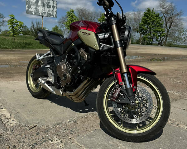 Красный Хонда CB 650R, объемом двигателя 0.65 л и пробегом 14 тыс. км за 8200 $, фото 3 на Automoto.ua