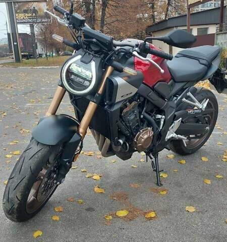 Красный Хонда CB 650R, объемом двигателя 0.65 л и пробегом 1 тыс. км за 10200 $, фото 12 на Automoto.ua