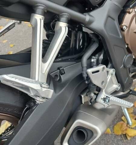 Красный Хонда CB 650R, объемом двигателя 0.65 л и пробегом 1 тыс. км за 10200 $, фото 7 на Automoto.ua