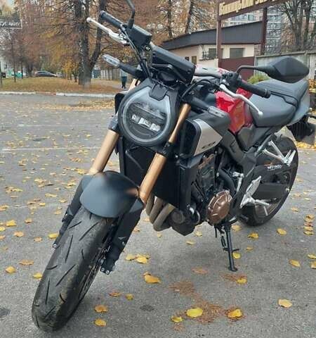 Красный Хонда CB 650R, объемом двигателя 0.65 л и пробегом 1 тыс. км за 10200 $, фото 24 на Automoto.ua