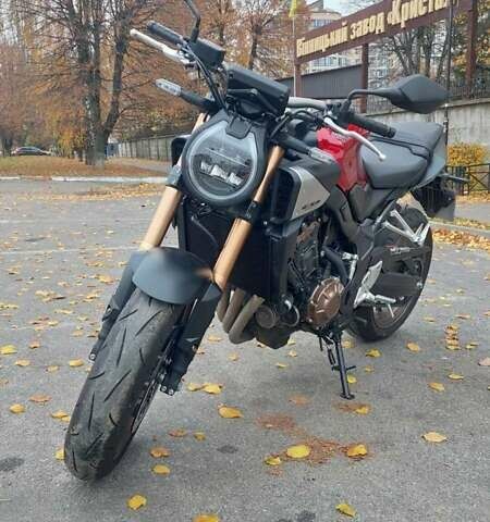 Красный Хонда CB 650R, объемом двигателя 0.65 л и пробегом 1 тыс. км за 10200 $, фото 15 на Automoto.ua