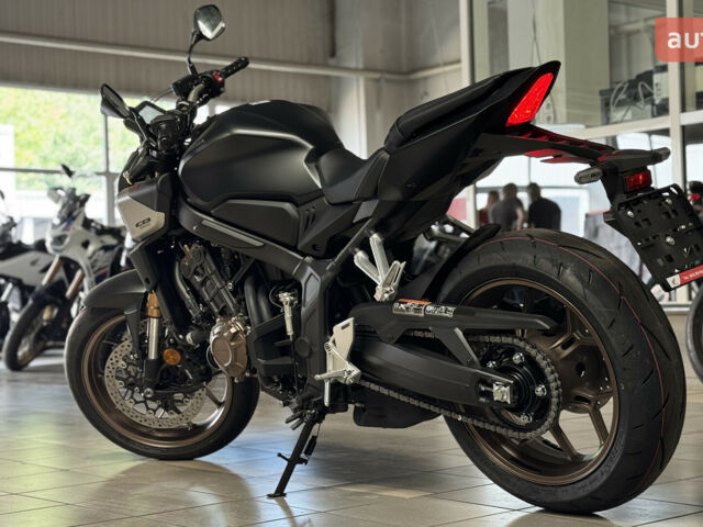 Хонда CB 650R, объемом двигателя 0.65 л и пробегом 0 тыс. км за 10560 $, фото 5 на Automoto.ua