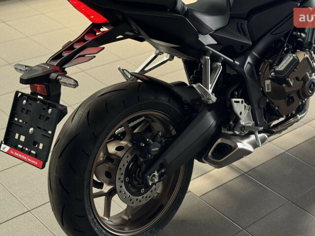 Хонда CB 650R, объемом двигателя 0.65 л и пробегом 0 тыс. км за 10560 $, фото 19 на Automoto.ua