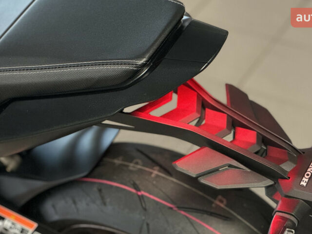 Хонда CB 650R, объемом двигателя 0.65 л и пробегом 0 тыс. км за 10085 $, фото 18 на Automoto.ua