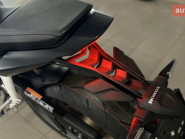 Хонда CB 650R, объемом двигателя 0.65 л и пробегом 0 тыс. км за 10085 $, фото 25 на Automoto.ua