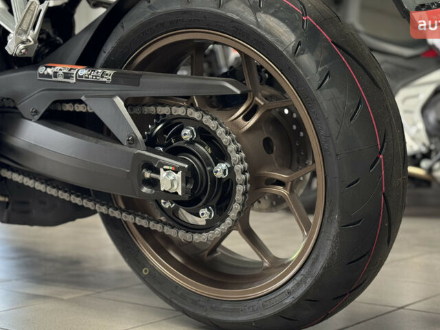 Хонда CB 650R, объемом двигателя 0.65 л и пробегом 0 тыс. км за 10560 $, фото 26 на Automoto.ua