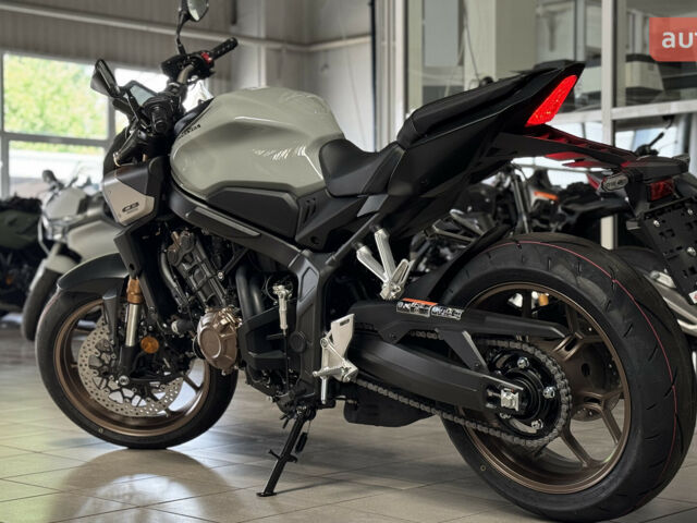 Хонда CB 650R, объемом двигателя 0.65 л и пробегом 0 тыс. км за 10560 $, фото 7 на Automoto.ua